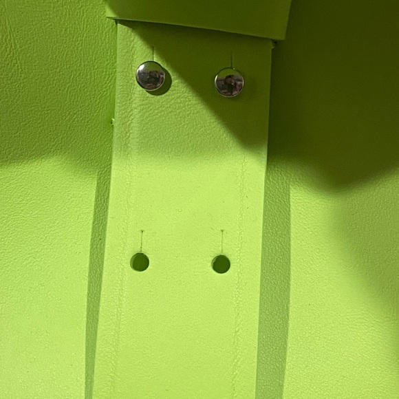 Acne Green Tote Bag with Modern Design and Spacious Interior - Picture 7 of 8